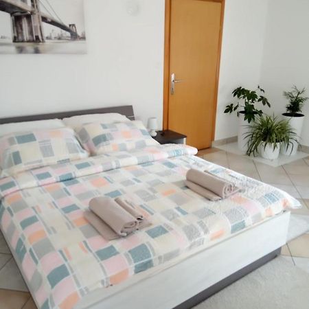 Studio Apartman Kika Otočac Екстериор снимка