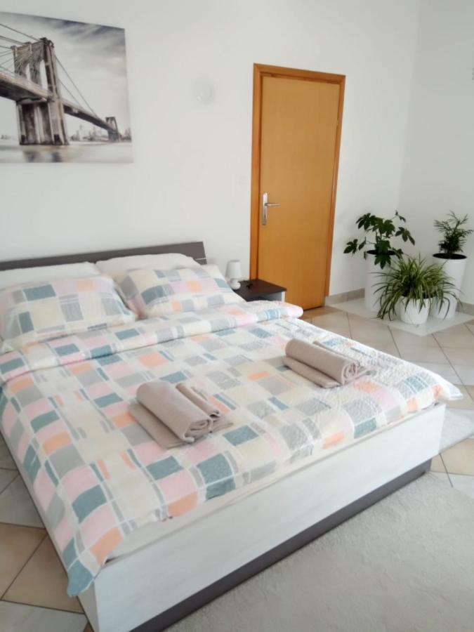 Studio Apartman Kika Otočac Екстериор снимка