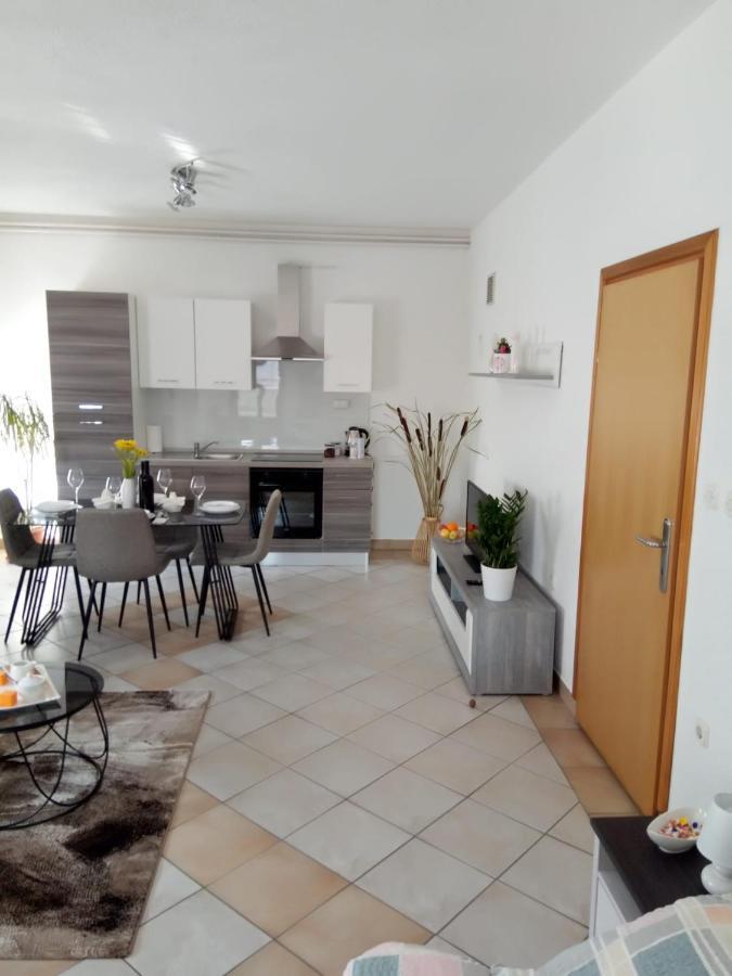 Studio Apartman Kika Otočac Екстериор снимка