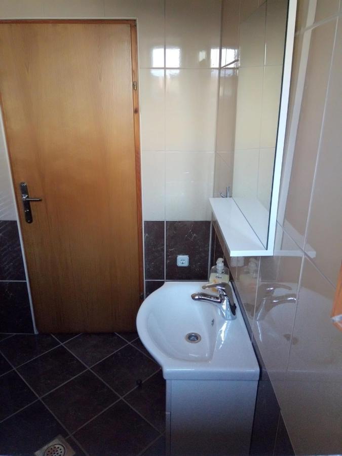 Studio Apartman Kika Otočac Екстериор снимка